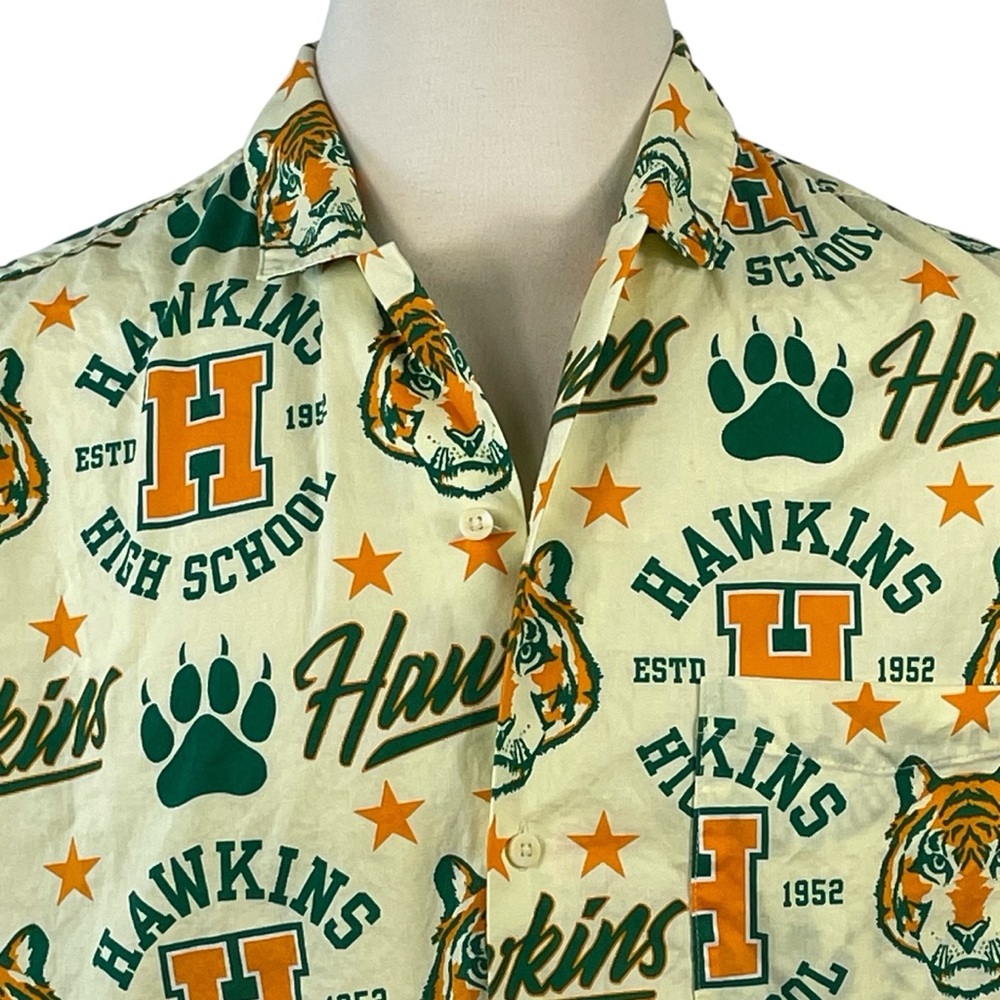 Men's H&M Stranger Things Hawkins High School Short Sleeve Button‎ Down XL 0141 - Picture 3 of 10